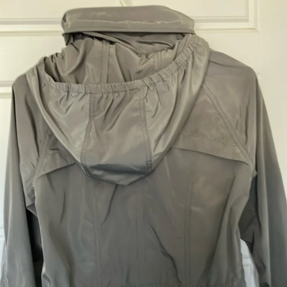 Athleta Gray Lightweight Hooded Spring Jacket LIKE NEW - Picture 3 of 8